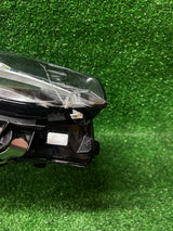 REFLEKTOR PRAWY BMW 2 U06