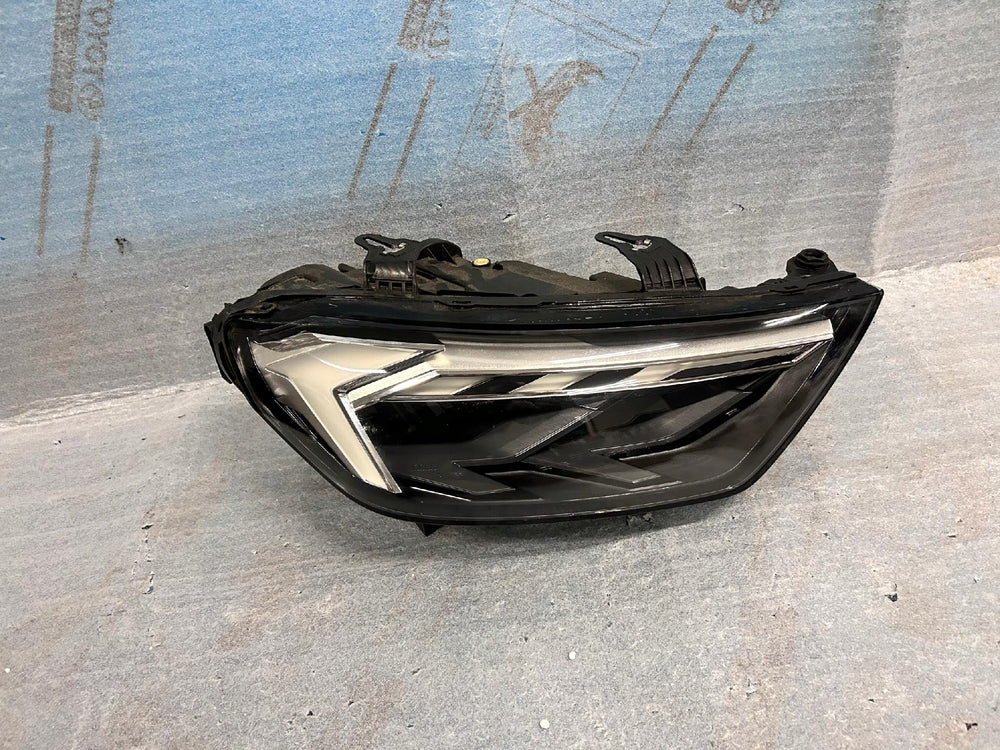 REFLEKTOR PRAWY AUDI A1 FULL LED 82A nr.00