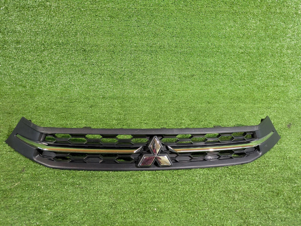 GRILL ATRAPA CHŁODNICY MITSUBISHI OUTLANDER III 18- SPORT NR.39