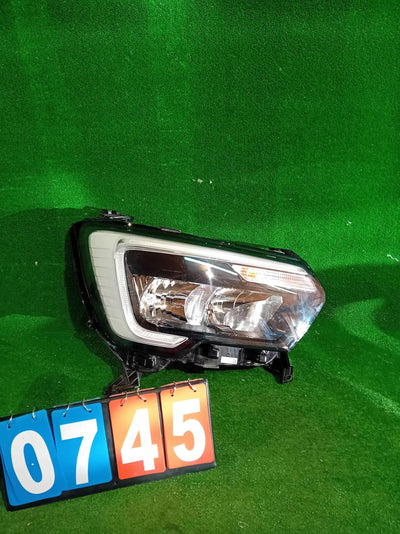 REFLEKTOR PRAWY PRZÓD RENAULT MASTER IV 19-24 LED NR.745