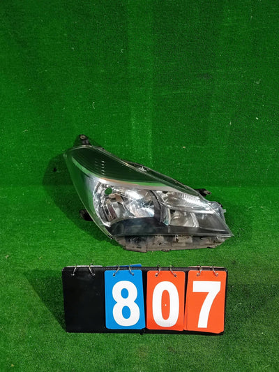 REFLEKTOR PRAWY PRZÓD TOYOTA YARIS III LIFT 17- ZWYKŁA NR.807