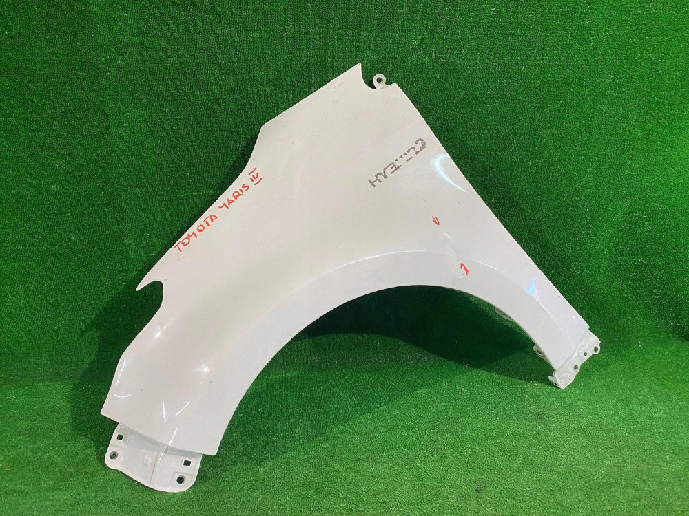 BŁOTNIK PRZEDNI LEWY PRZÓD TOYOTA YARIS IV 20-