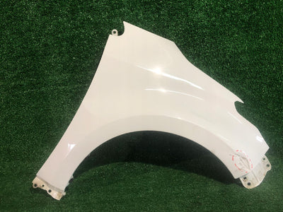 BŁOTNIK PRZEDNI PRAWY PRZÓD TOYOTA YARIS IV NR.849
