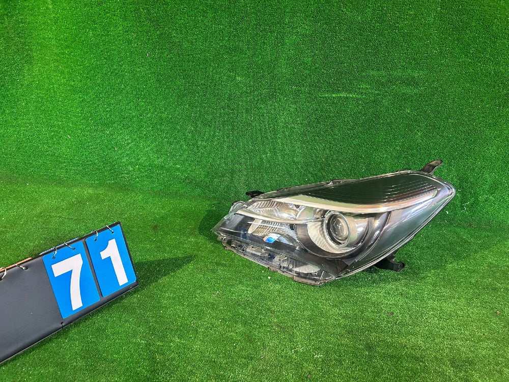 REFLEKTOR LEWY TOYOTA YARIS III LIFT 14-17 nr:71