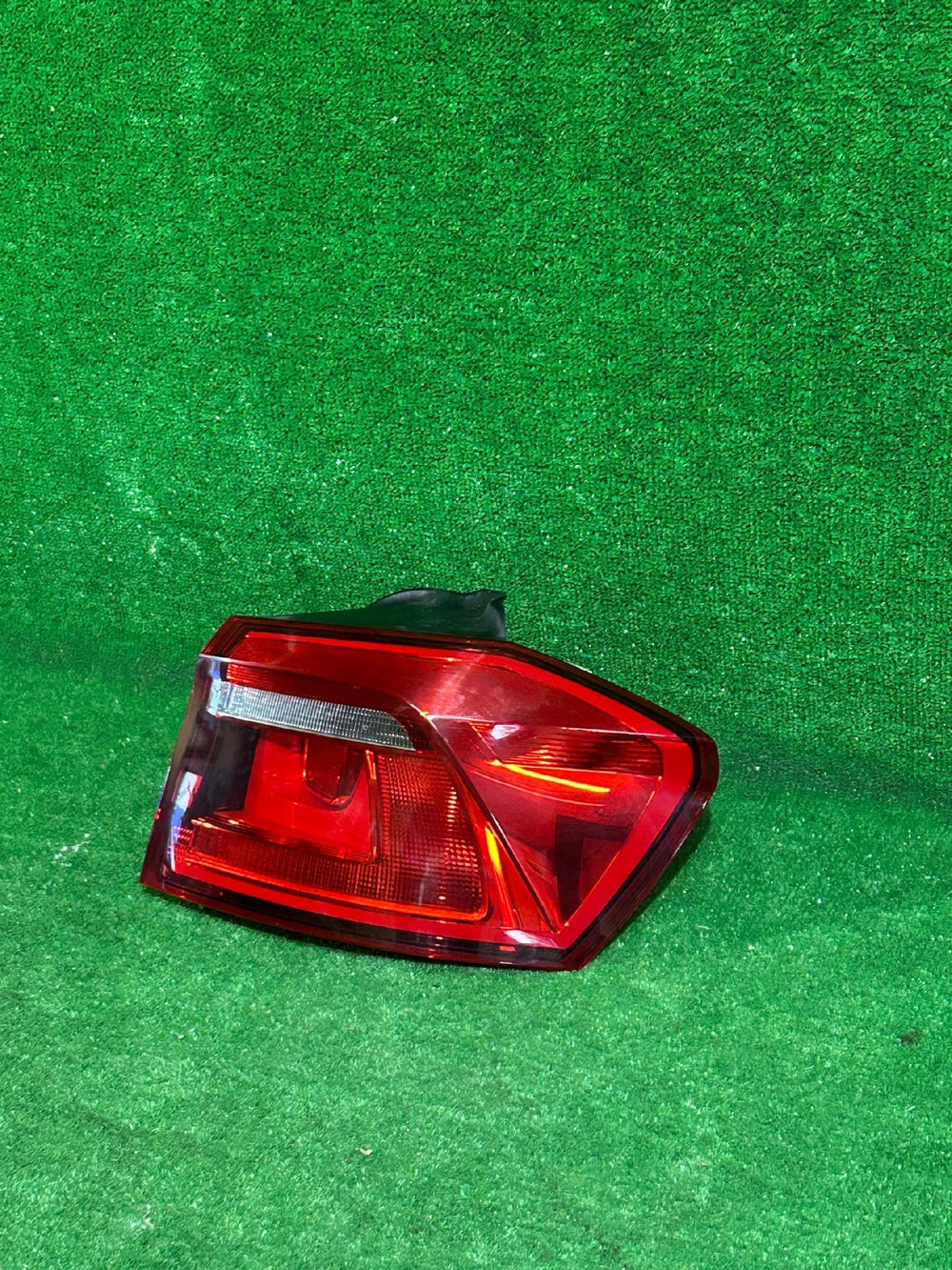 LAMPA TYŁ TYLNA PRAWA VW GOLF SPORTSVAN