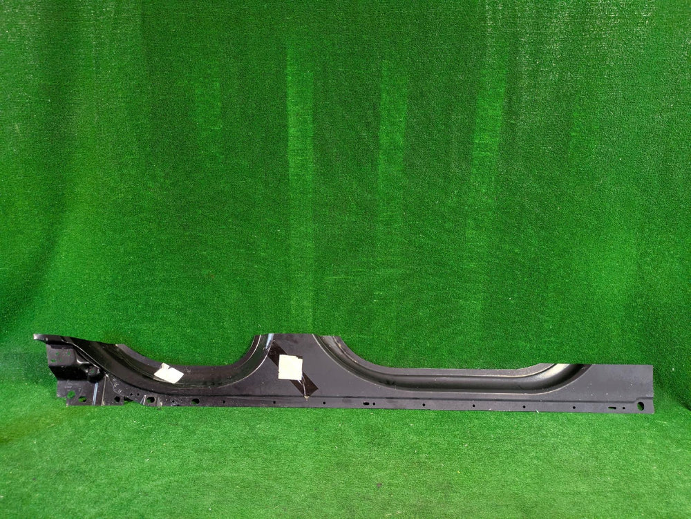 PRÓG PRAWY SŁUPEK JAGUAR XE X760 15-