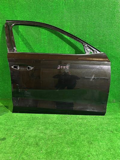 DRZWI PRZEDNIE PRAWE SKODA OCTAVIA IV NR:2195