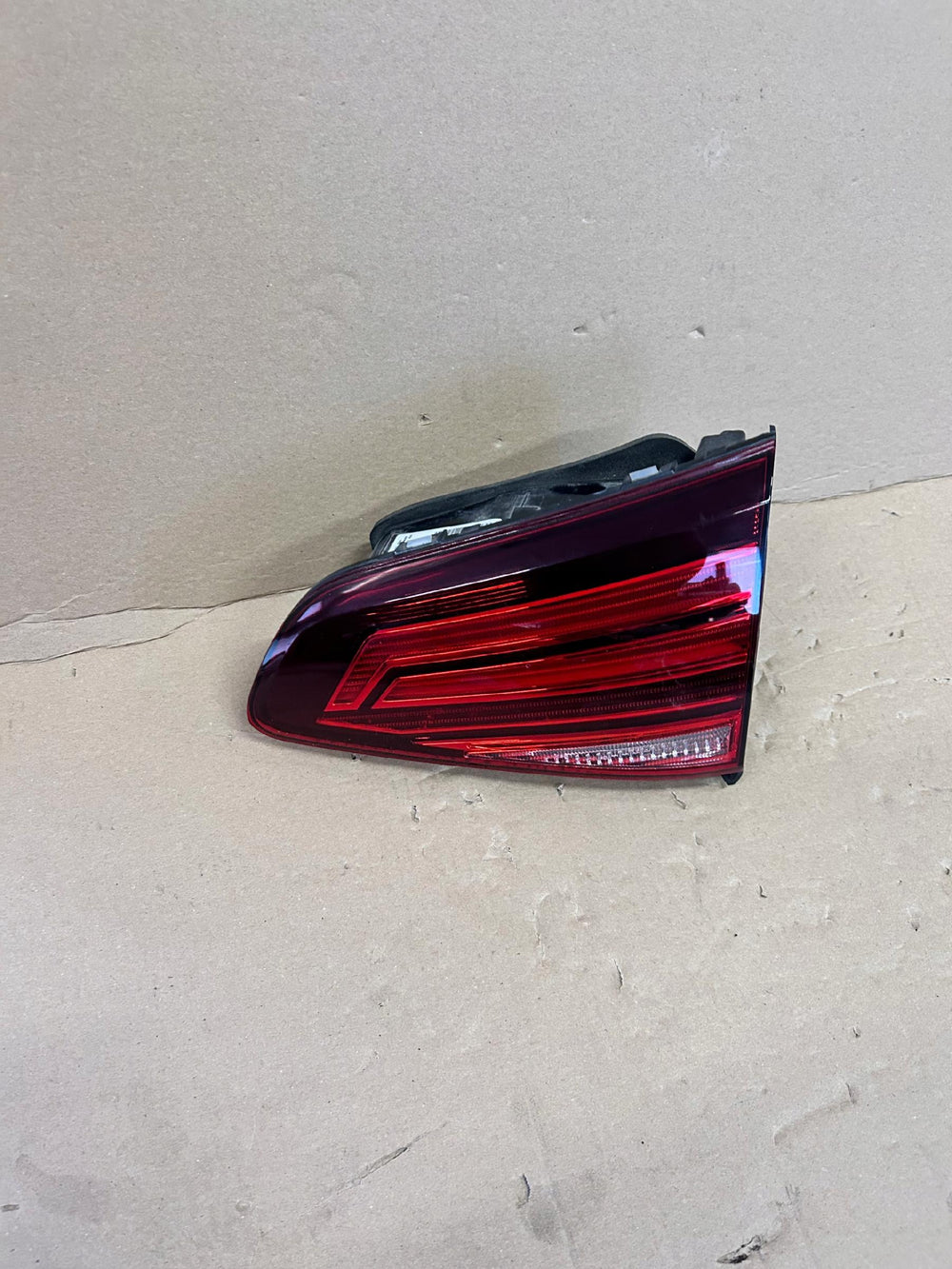 LAMPA TYLNA PRAWA VW GOLF VII LIFT HB nr.0