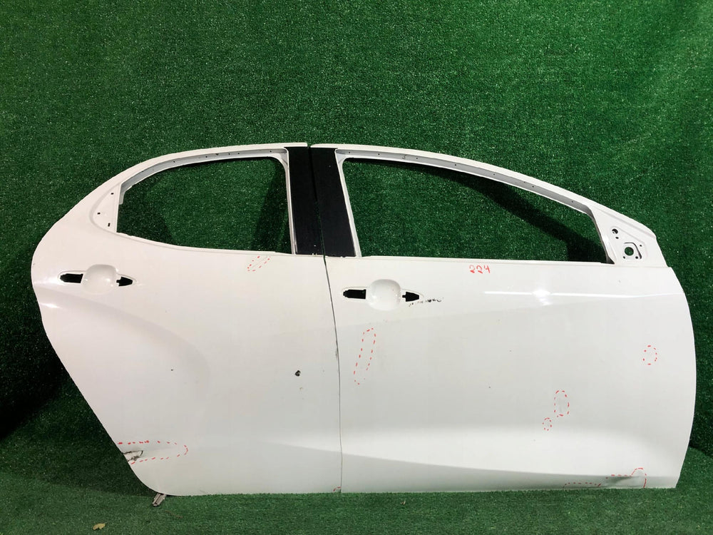 DRZWI TYŁ TYLNE TOYOTA YARIS IV