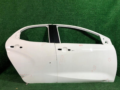 DRZWI TYŁ TYLNE TOYOTA YARIS IV