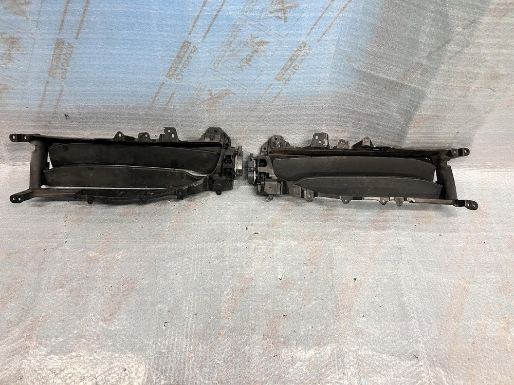 ŻALUZJA KIEROWNICA POWIETRZA PORSCHE TAYCAN nr.0