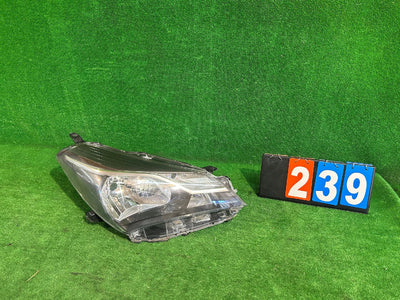 REFLEKTOR PRAWY TOYOTA YARIS III LIFT 17- nr:239