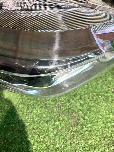 REFLEKTOR PRAWY TOYOTA COROLLA E21 SEDAN