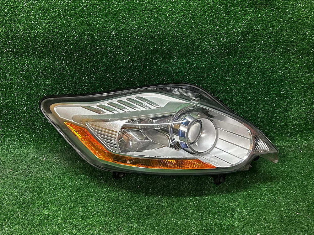REFLEKTOR PRAWY FORD KUGA MK1 XENON