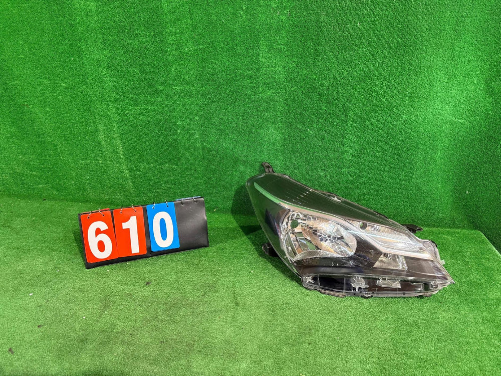 REFLEKTOR PRAWY TOYOTA YARIS III LIFT 17-