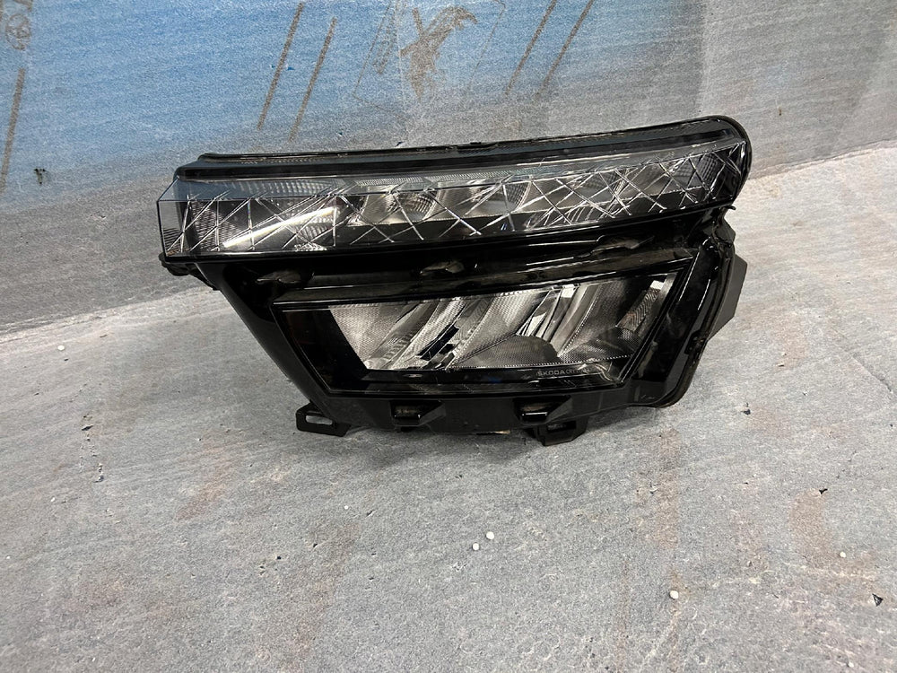REFLEKTOR LEWY SKODA KAMIQ nr.0