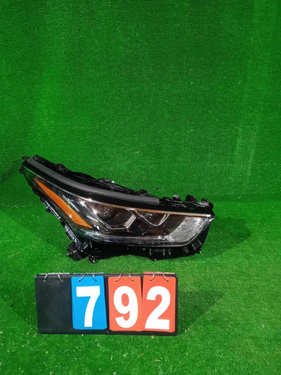 REFLEKTOR PRAWY PRZÓD TOYOTA HIGHLANDER IV FULL LED 20- NR.792
