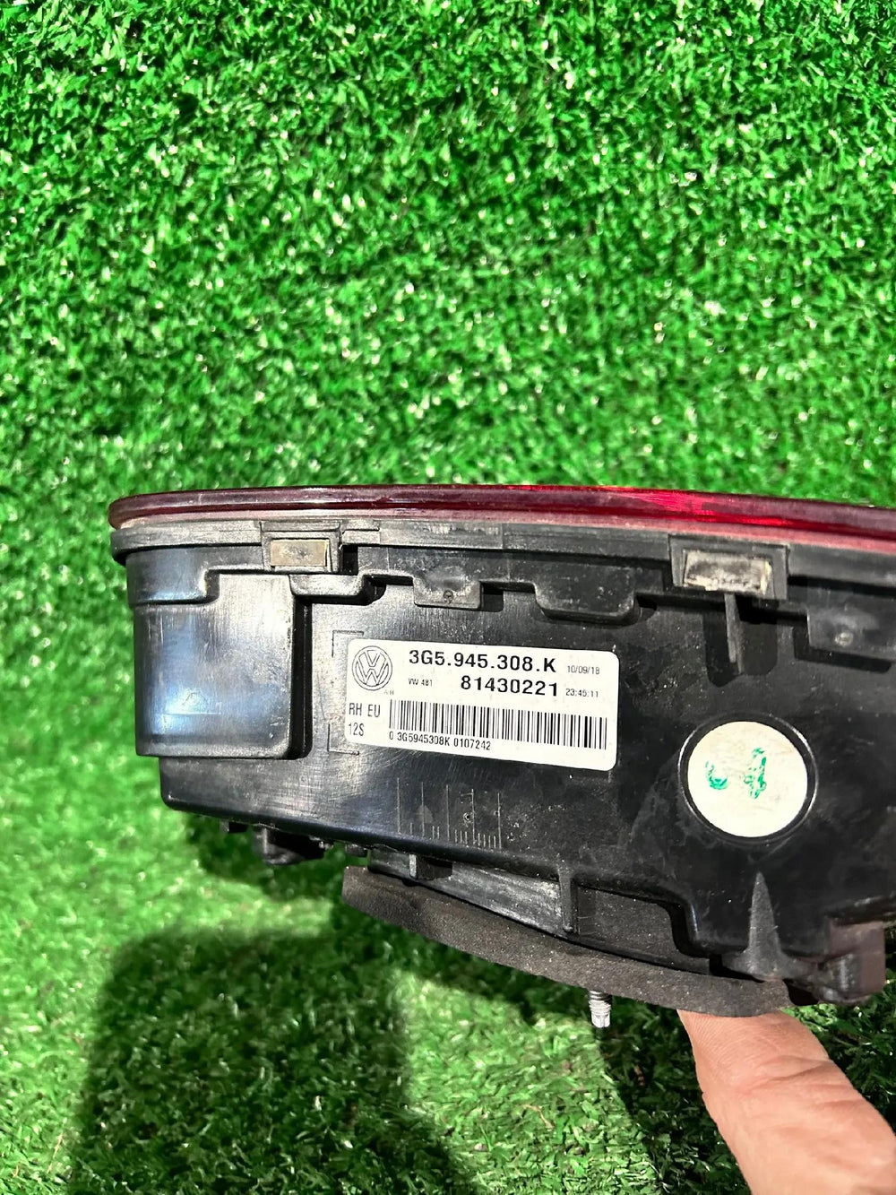 VW PASSAT B8 SEDAN LAMPA TYLNA PRAWA W KLAPĘ