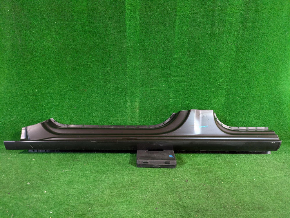 PRÓG LEWY SŁUPEK SKODA SUPERB III