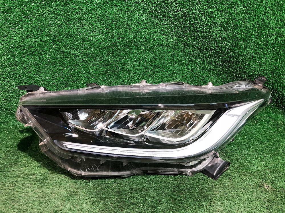 REFLEKTOR LEWY TOYOTA YARIS IV FULL LED