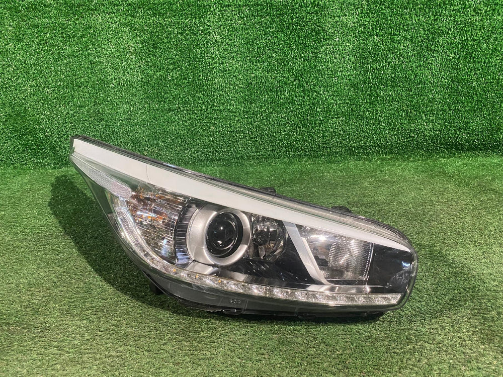 REFLEKTOR PRAWY KIA CEED II LED