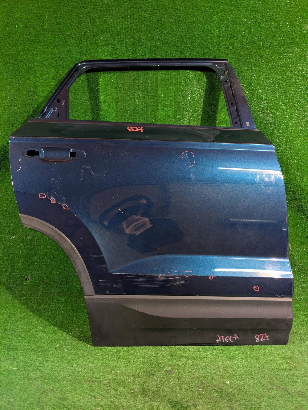 DRZWI TYLNE PRAWE PRAWY TYŁ SEAT ATECA SKODA KAROQ NR.827