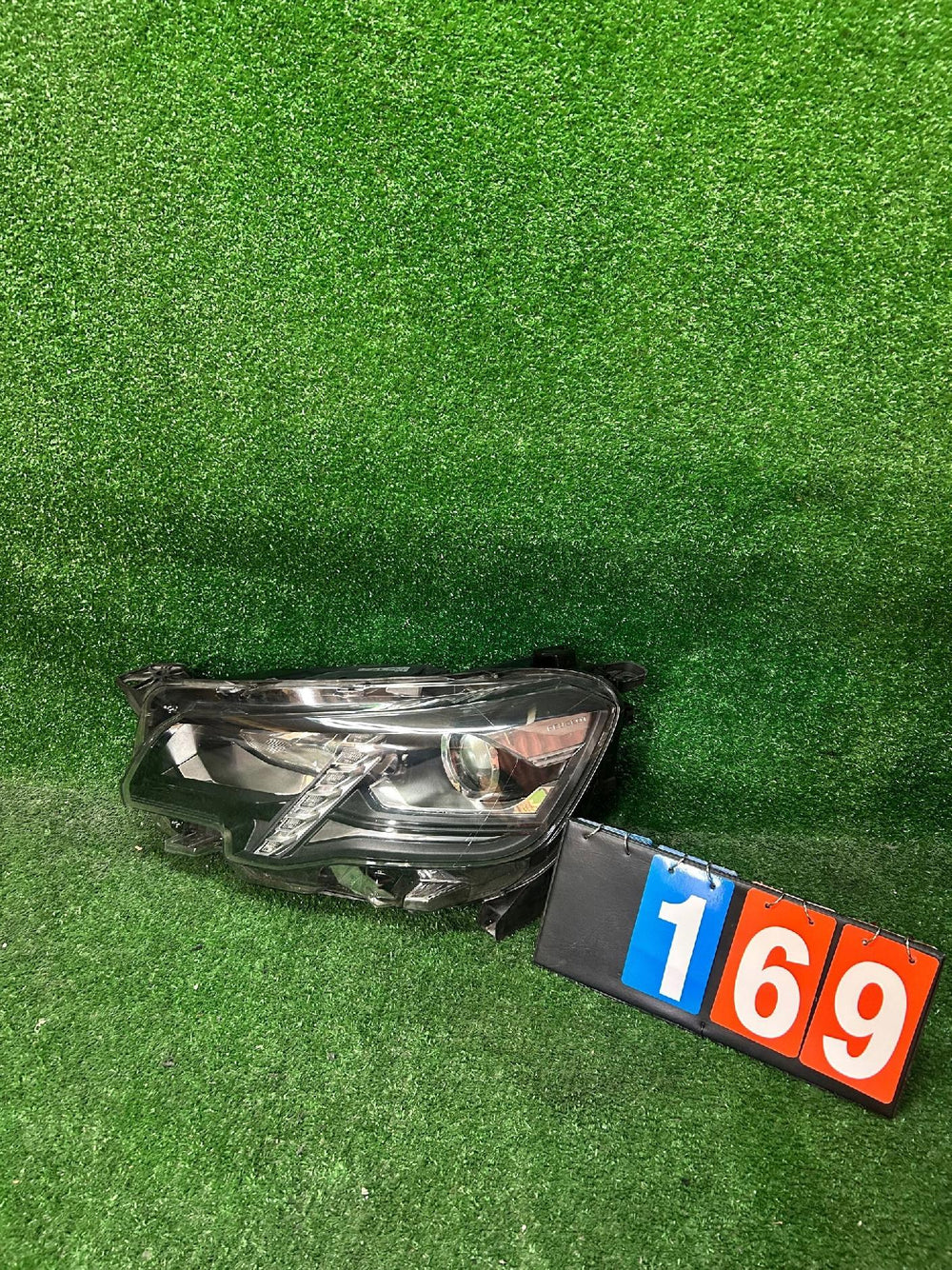 REFLEKTOR LEWY PEUGEOT RIFTER 18- LED nr:169