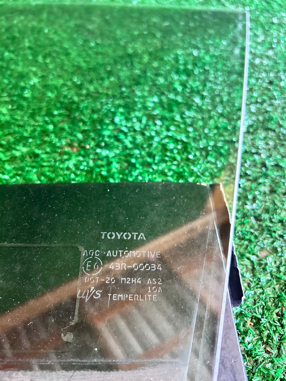 SZYBA DRZWI LEWA TOYOTA RAV4 III