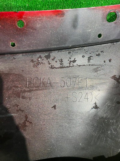 DZASZEK NOSEK GRILL ATRAPA MAZDA 3 HB 18-