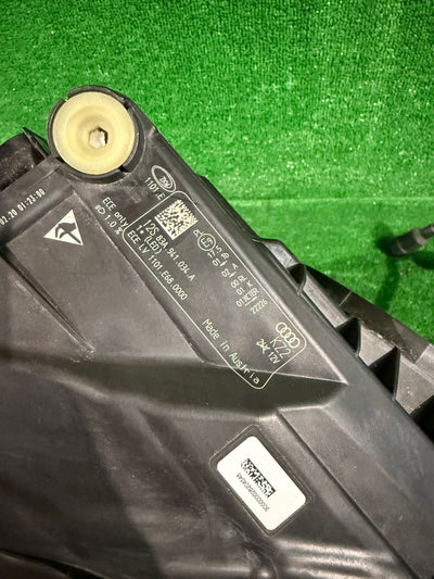 REFLEKTOR LEWY PRAWY AUDI Q3 83A UK 83A941034A 83A941033A