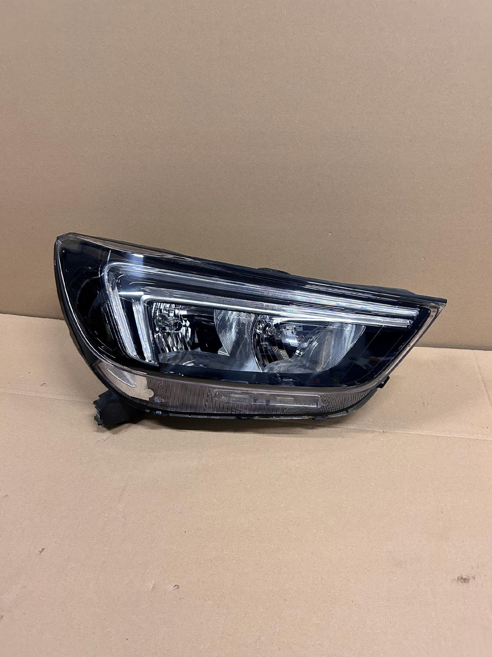 REFLEKTOR PRAWY OPEL MOKKA X LIFT ZWYKŁA LED 16- nr.000