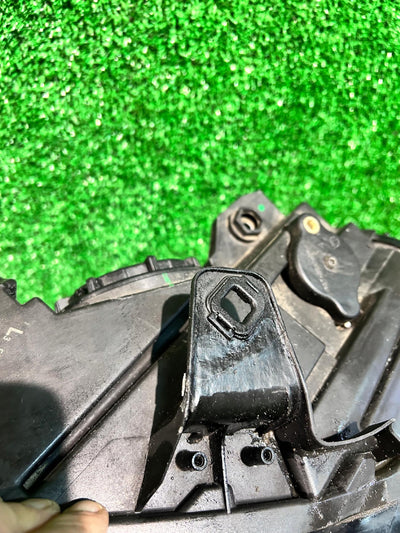 REFLEKTOR LEWY AUDI A3 LIFT XENON 8V0