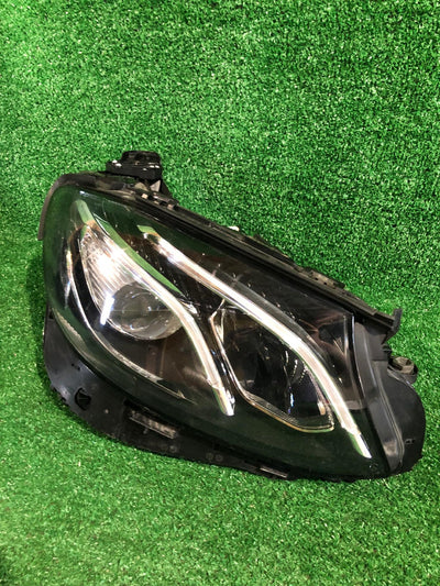 REFLEKTOR PRAWY MERCEDES E-KLASA W213 FULL LED NR.073
