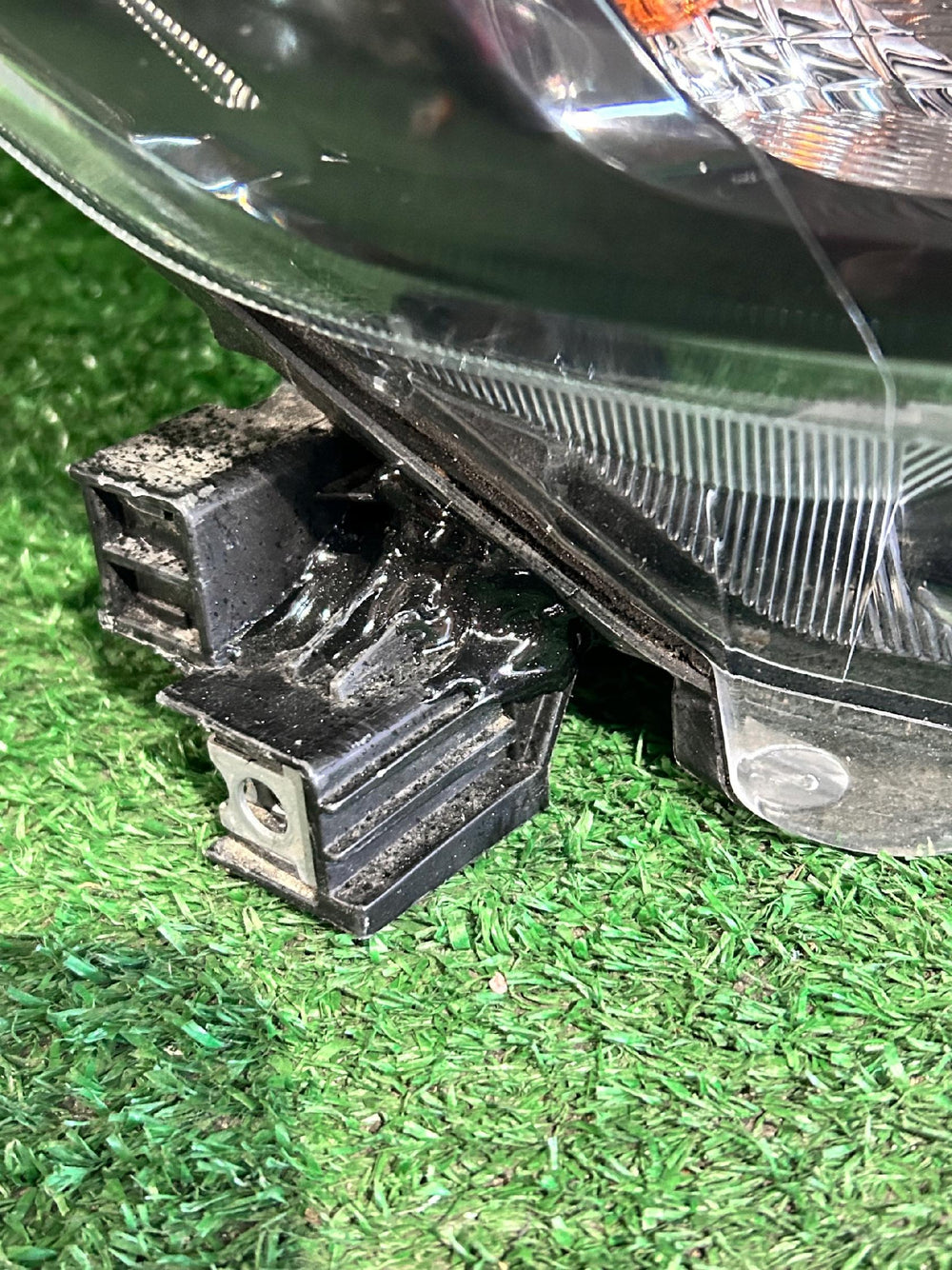 REFLEKTOR PRAWY TOYOTA HILUX VIII LIFT ZWYKŁY