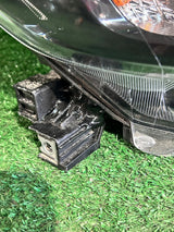 REFLEKTOR PRAWY TOYOTA HILUX VIII LIFT ZWYKŁY