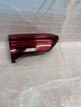 LAMPA LEWA LEWY TYŁ W KLAPĘ VW T-ROC nr.00