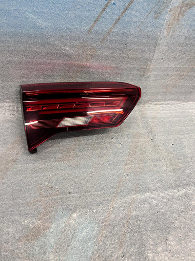 LAMPA LEWA LEWY TYŁ W KLAPĘ VW T-ROC nr.00